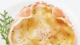 「ぎをん や満文」迎春おせち 蟹グラタン